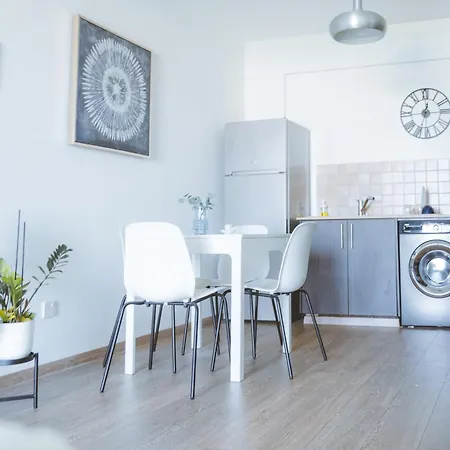 Blue Touch Pervolia Paradise Near The Lägenhet Larnaca